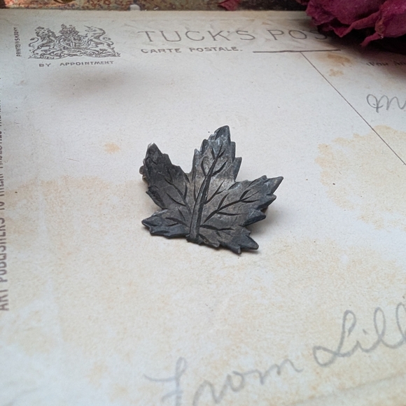 Vintage Small Leaf Brooch Stamped Sterling - Picture 2 of 8